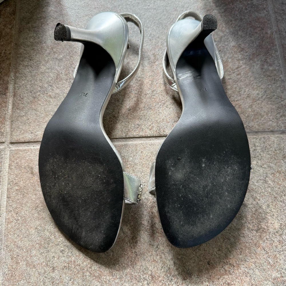 Alisha Hill Silver Jeweled Size 7 Women's Shoes - Picture 6 of 7